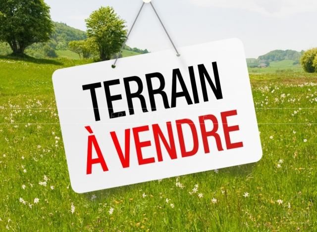 TERRAIN AGRICOLE - PROCHE CENTRE VILLE - IDEAL POUR CHEVAUX - EXPOSITION SUD - ACCES FACILE